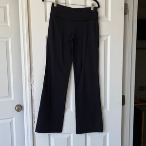 Lululemon mini-flared pants. Size6 , mid rise , black color